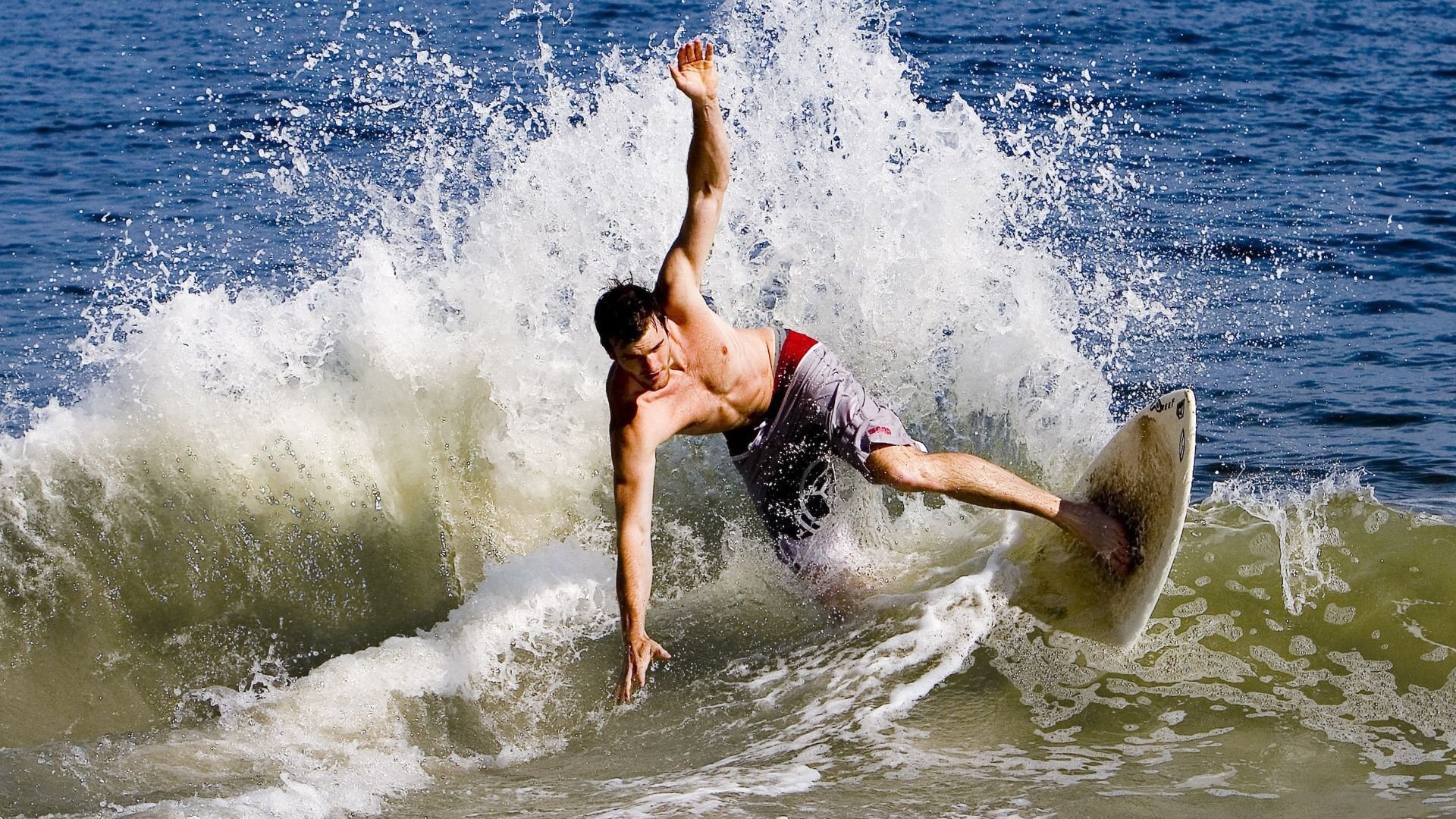 云达不莱梅惨遭惨败，新赛季首场失利让球队付出代价，云达不莱梅vs拜仁慕尼黑